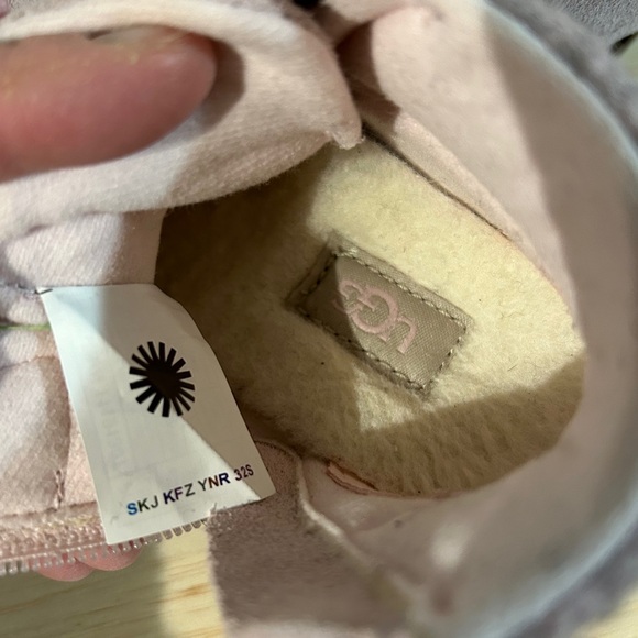 Toddler Girl Pink Suede UGG Boots Fall-Winter size 6 - Picture 8 of 9